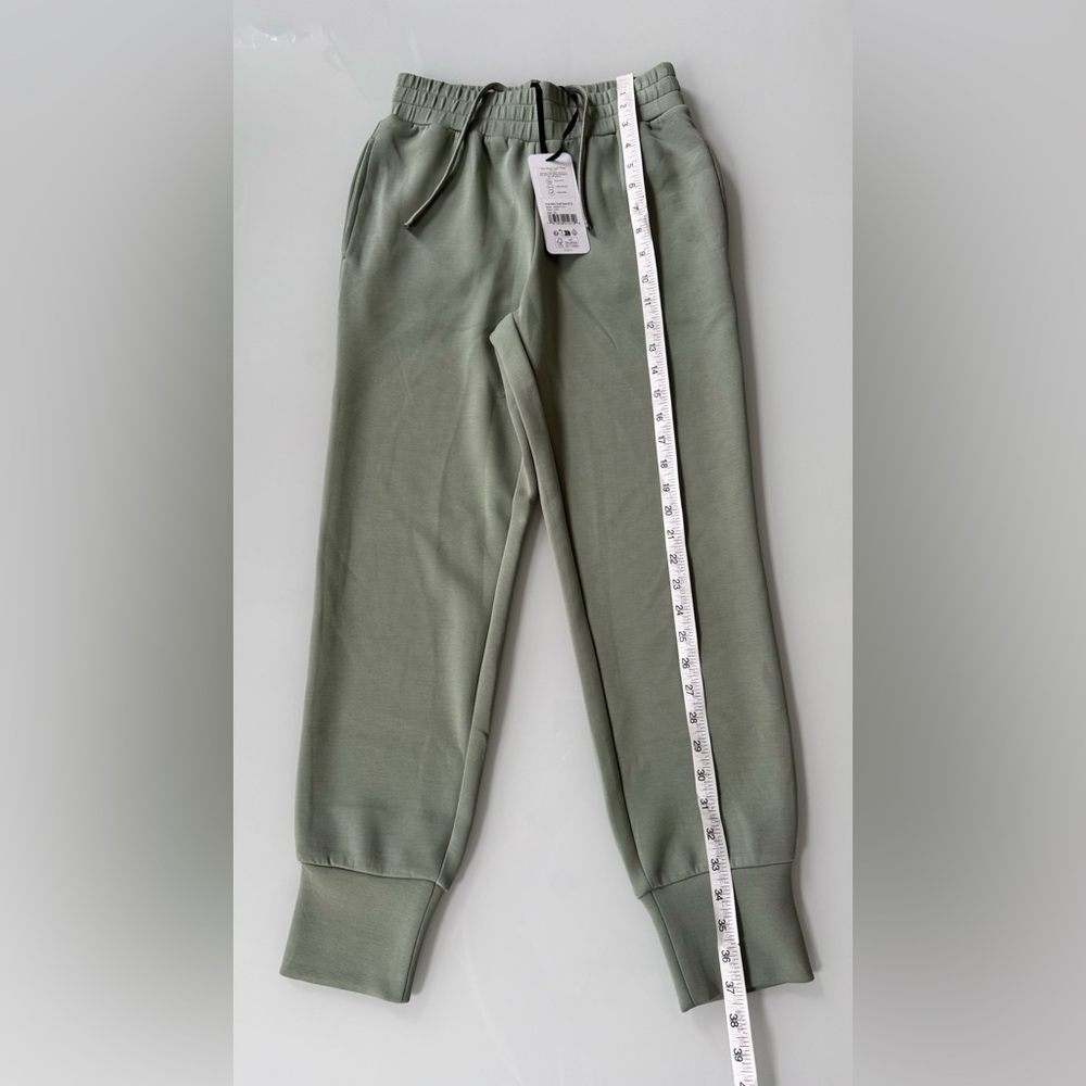 NWT Varley Slim Cuff Pant 27.5” Green Joggers - Size XS - Picture 6 of 7